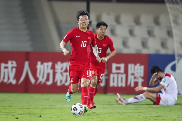 张稀哲寄语国足全力以赴冲刺
