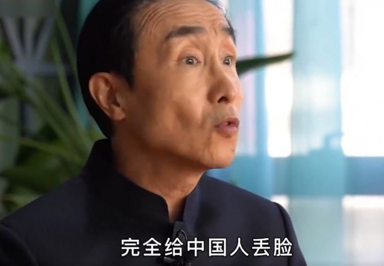 观点碰撞：巩汉林对冯潇霆批评折射足球环境