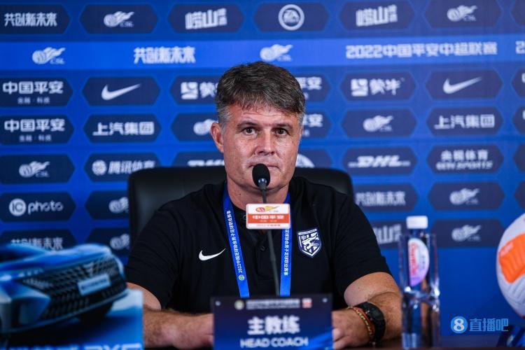 佩德罗坚持带队训练无休