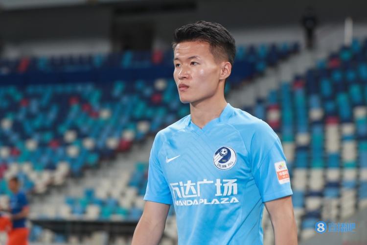 泰山与海港争抢王振澳