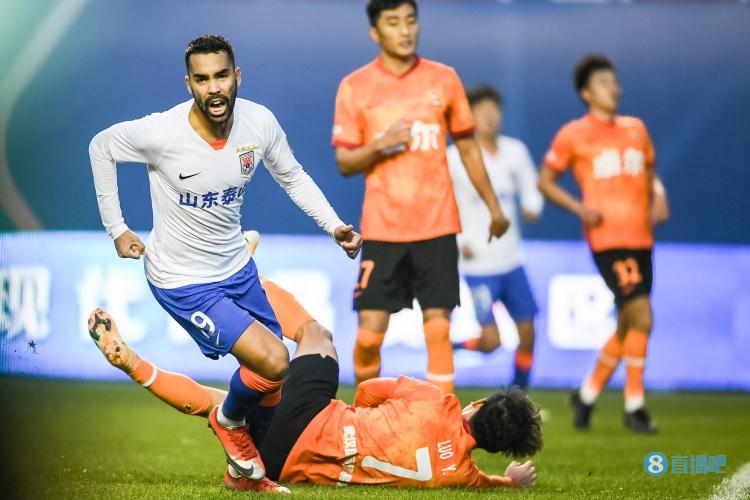 赛前合练24人参与，泰山队内德尔加多遗憾缺席