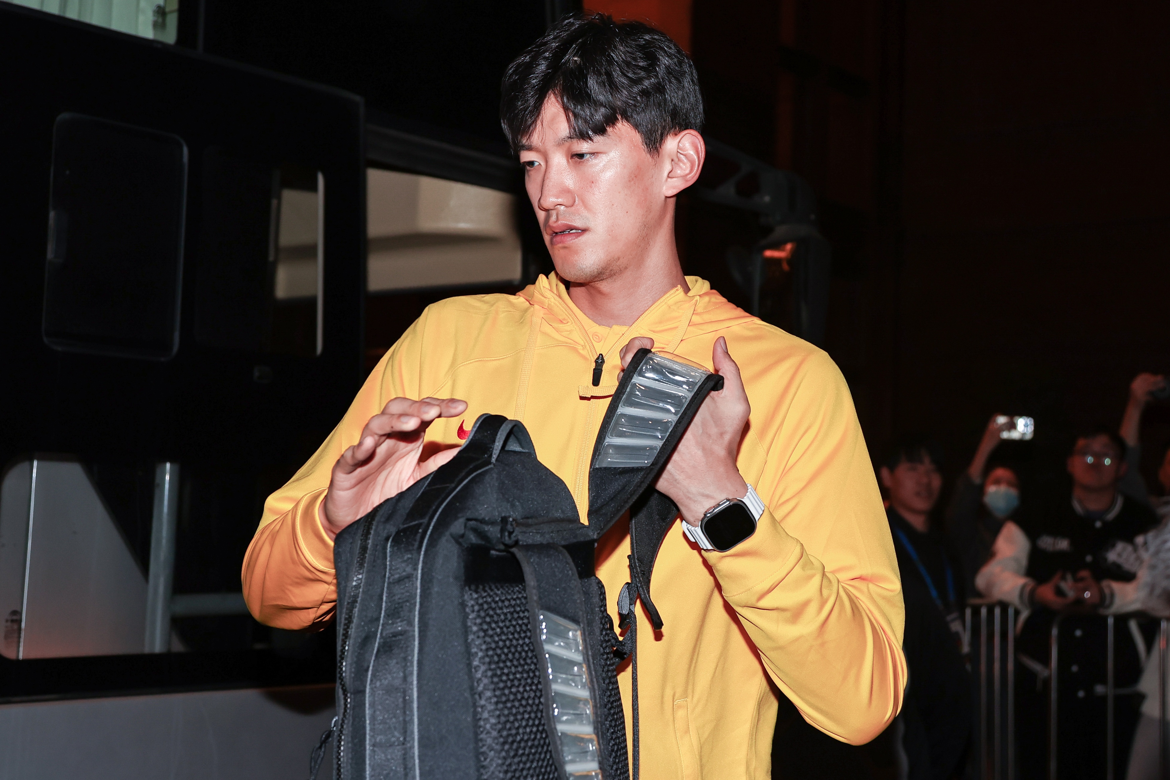 资深媒体人解析颜骏凌争议事件
