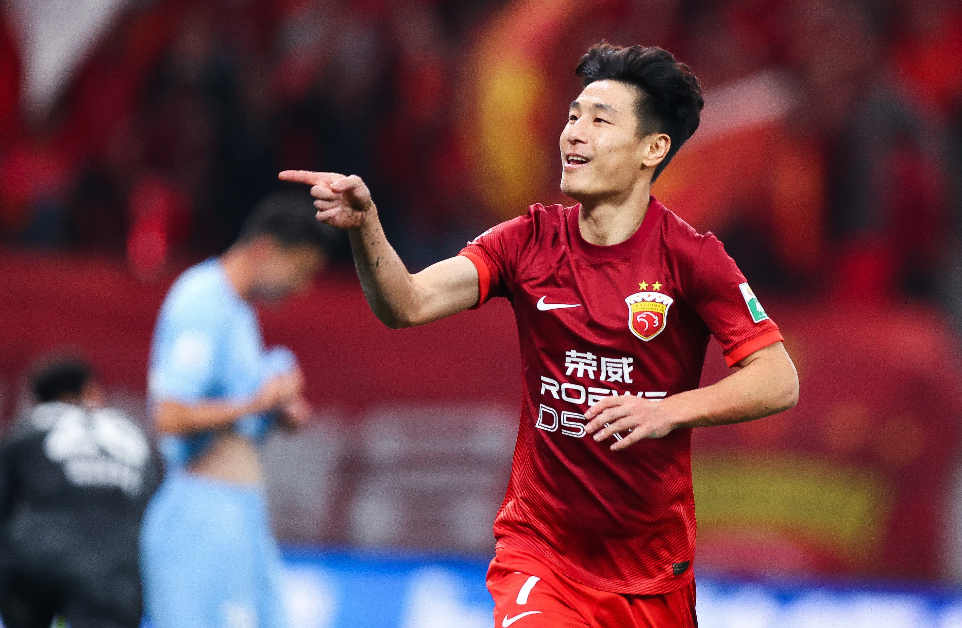 上海海港中超半程夺冠但优势微乎其微