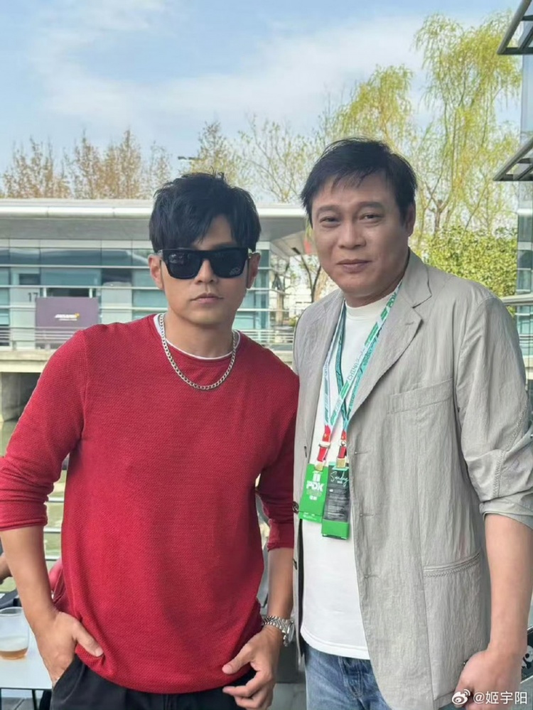 上海观战F1现场，记者记录下范志毅周杰伦的精彩瞬间