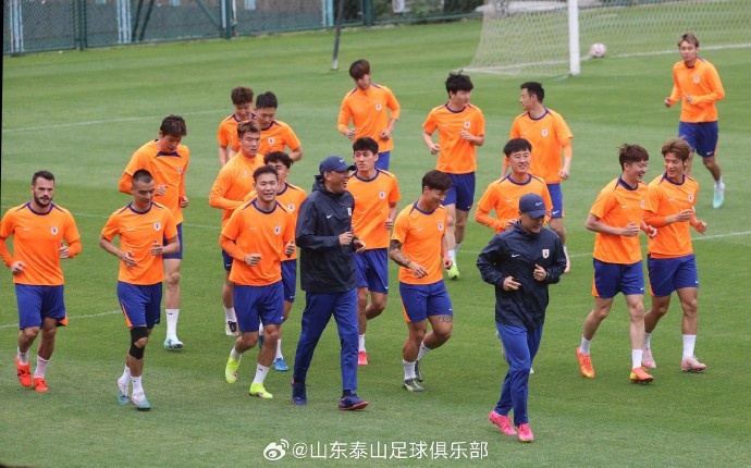 泰山队青岛海牛即将交锋