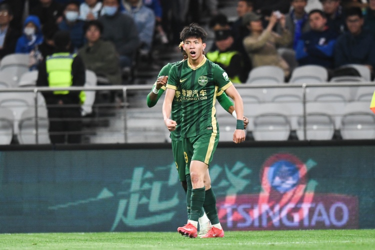 少年英雄：王钰栋18岁159天梅开二度